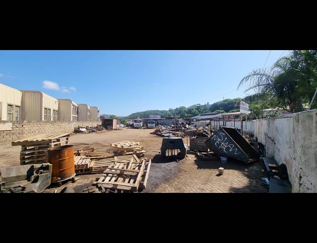 1,632M² INDUSTRIAL YARD FOR SALE IN UMGENI PARK